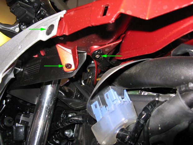 Location of bolt and clips securing fuel tank side cover