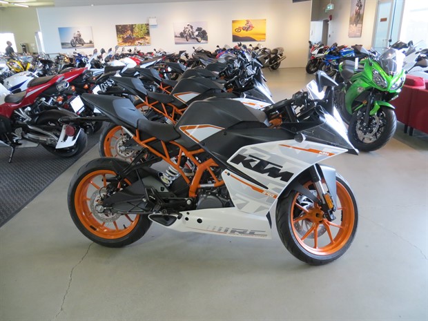 So many motorcycle choices (KTM RC390)