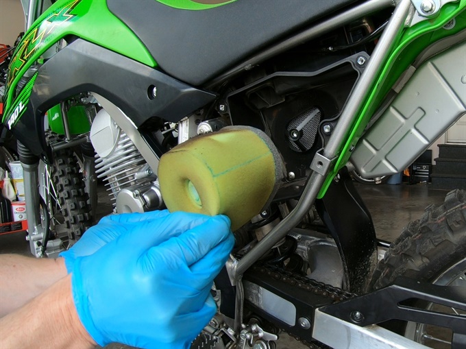 Remove air filter