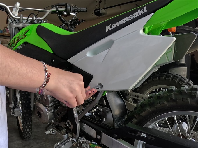 KLX140L - installing the left side cover bolt