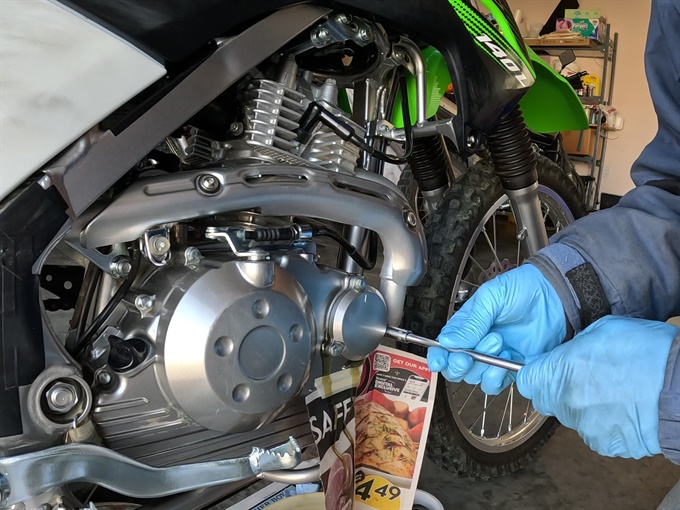 Removing oil filter cover bolts - KLX140L