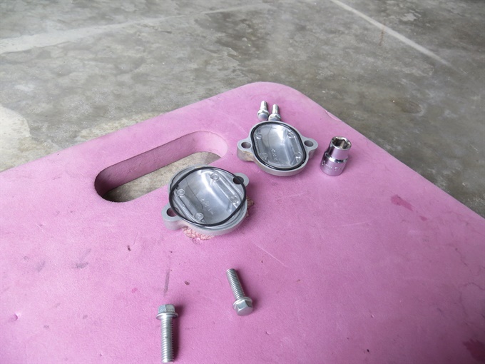 Valve inspection caps with gaskets and bolts - KLX140