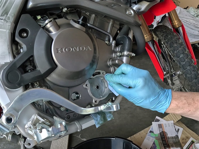 Cleaning the mating surface for the oil filter cover, 2023 Honda CRF300L