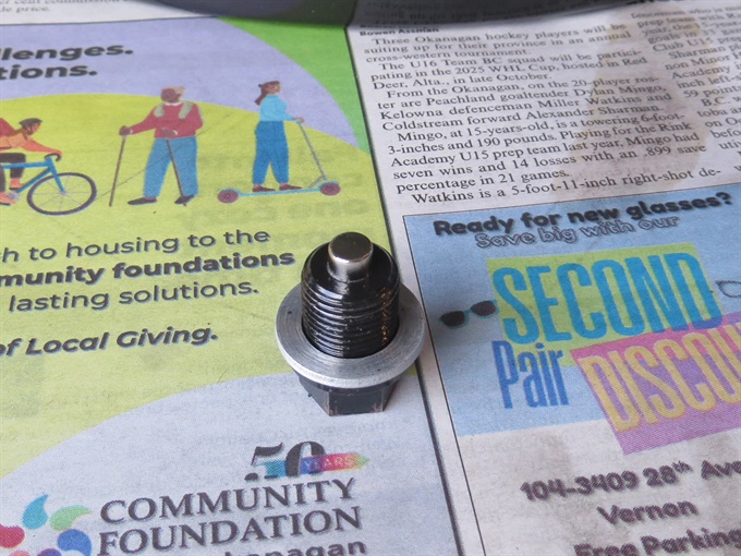 After-market magnetic oil drain plug with sealing washer used in my DR650SE