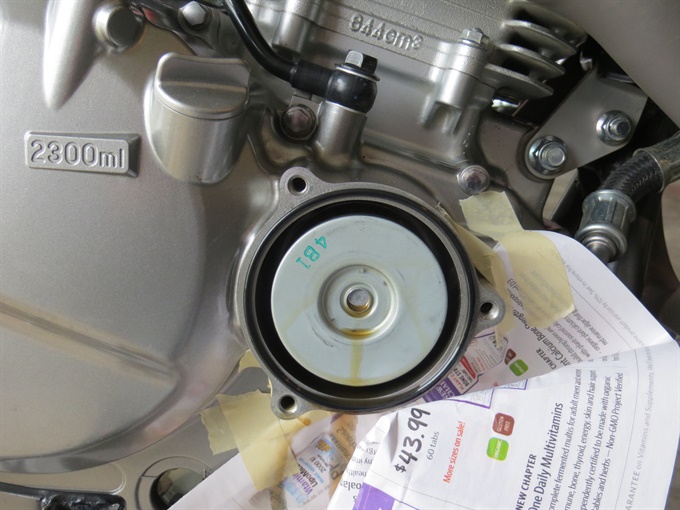 Oil filter cover removed exposing oil filter - DR650SE